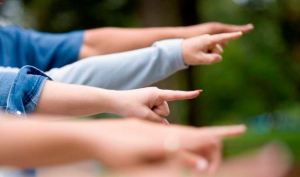 picture of pointing-fingers